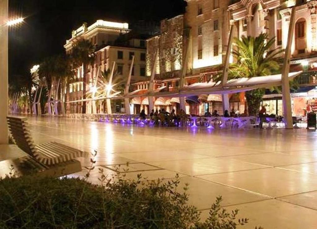 Blue Tree Rooms สปลิท ภายนอก รูปภาพ